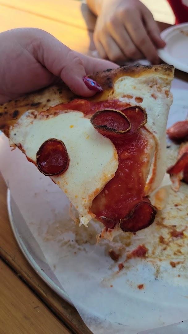 La Lucciola Pizzeria